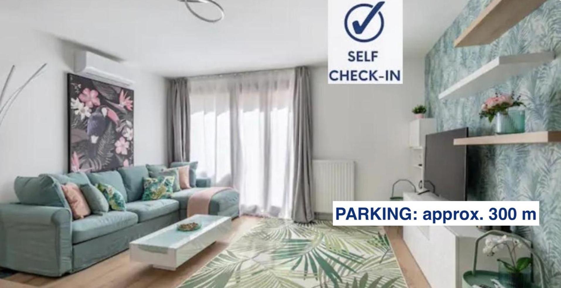 Kazinczy Street Apartment - City Center - Free Parking - Self Chkn, Budapest